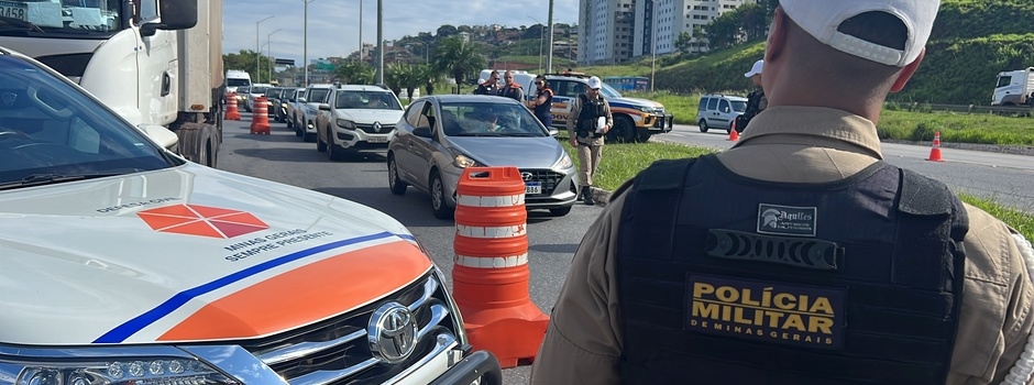Forças de segurança de Minas intensificam operações e orientam motoristas para evitar acidentes nas estradas no período chuvoso