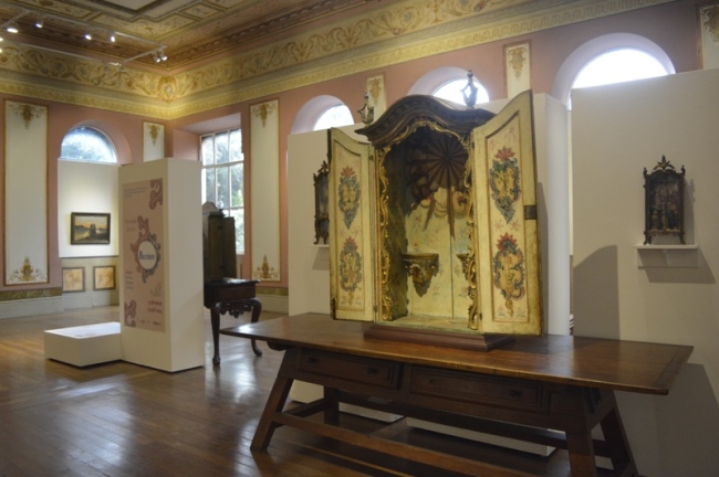 Museu Mineiro apresenta a exposição “Preciosidades do Acervo: Oratórios”, que reúne peças dos séculos 17 ao 19